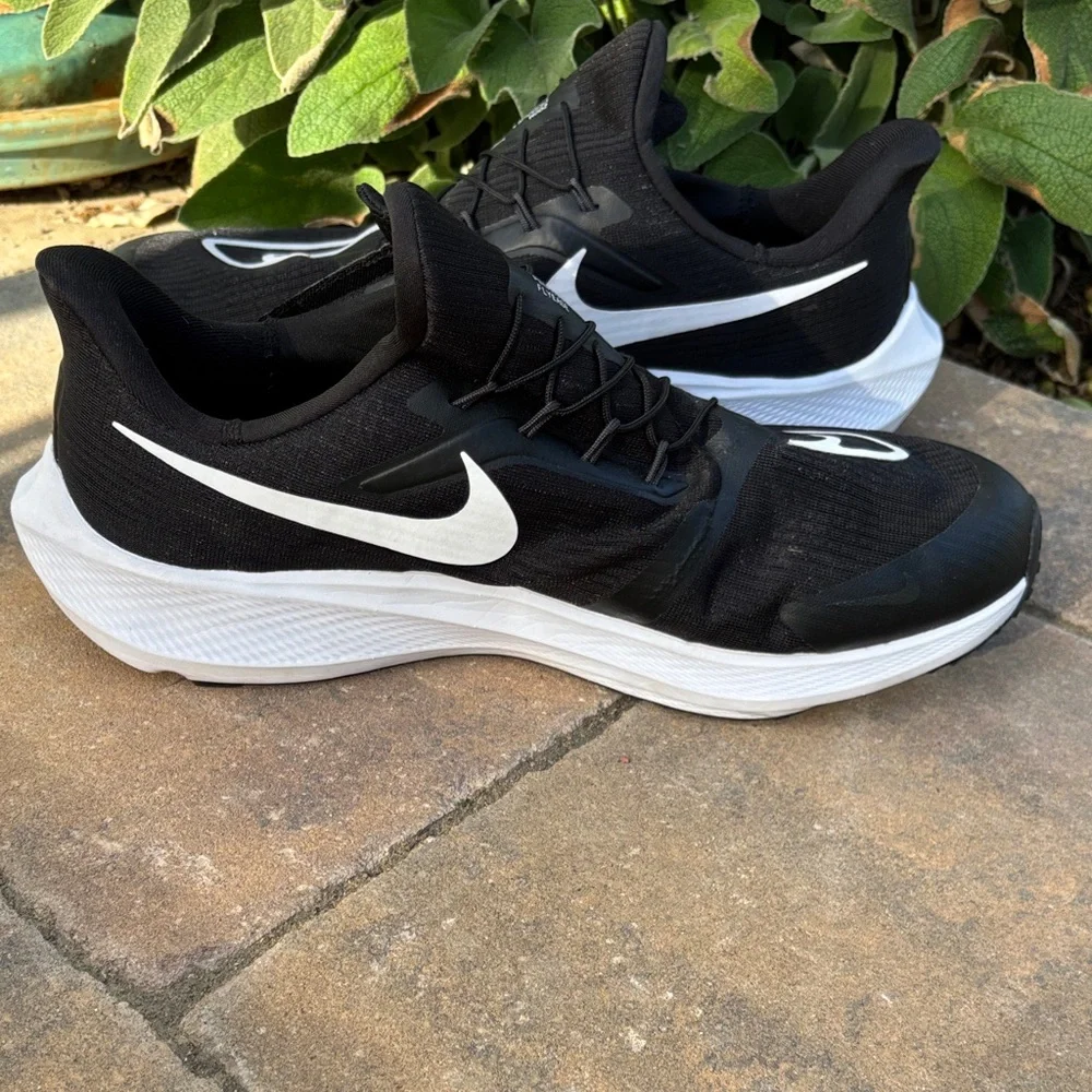 Nike Zoom‎ Pegasus FlyEase Black and White Athletic Shoes 13. Like new